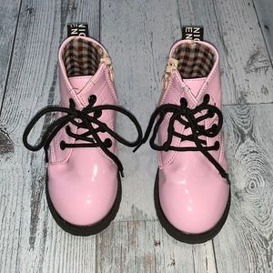 “Nice” Light purple patent boots- Toddler size 25 (US size 8.5)